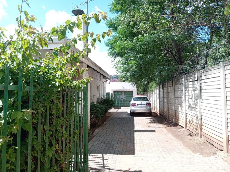 6 Bedroom Property for Sale in Orange Grove Gauteng