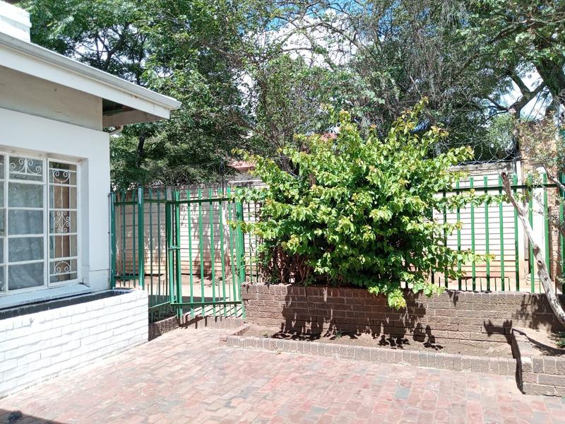 6 Bedroom Property for Sale in Orange Grove Gauteng