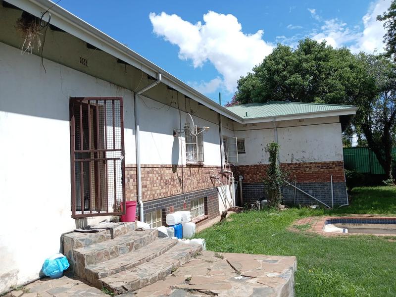 6 Bedroom Property for Sale in Orange Grove Gauteng