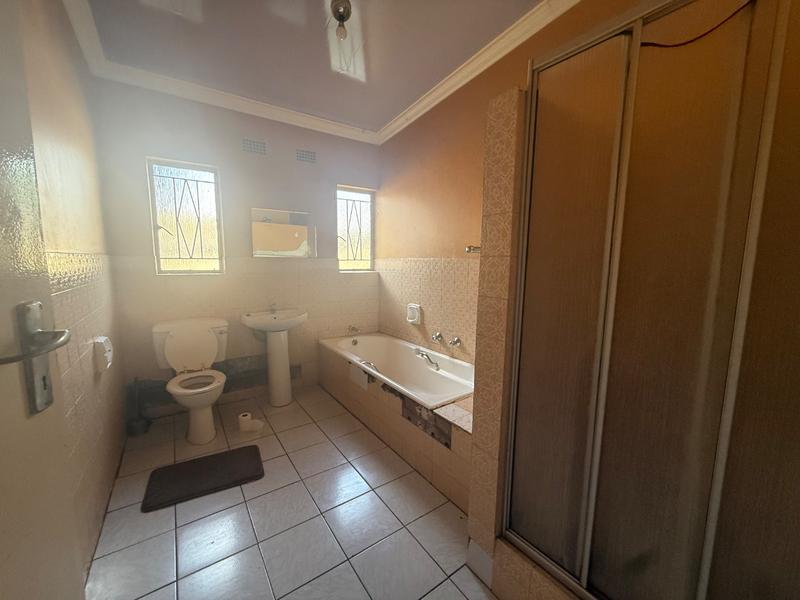 4 Bedroom Property for Sale in Vanderbijlpark SE 7 Gauteng