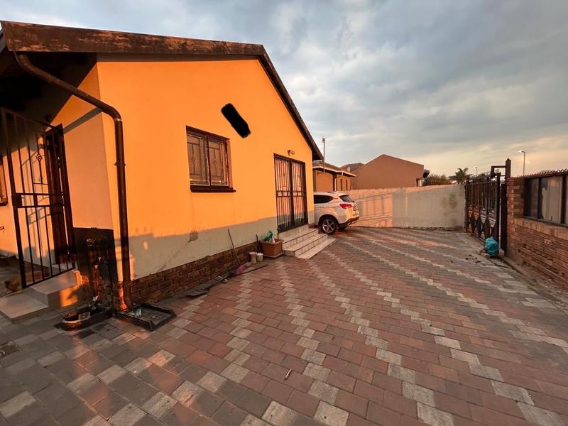 2 Bedroom Property for Sale in Birch Acres Gauteng