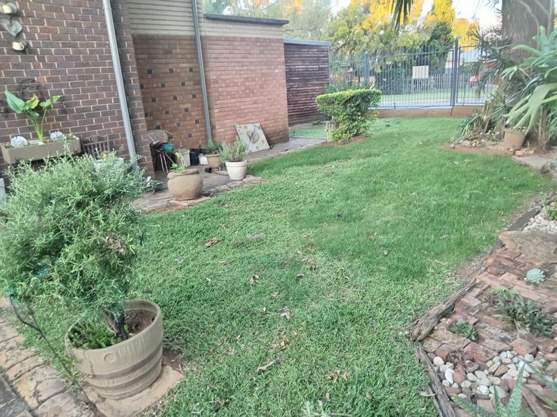 5 Bedroom Property for Sale in Pretoria Gardens Gauteng