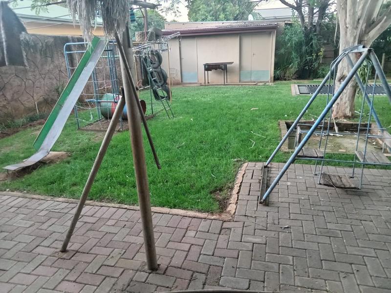 5 Bedroom Property for Sale in Pretoria Gardens Gauteng
