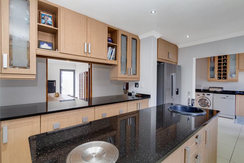 To Let 5 Bedroom Property for Rent in Broadacres Gauteng