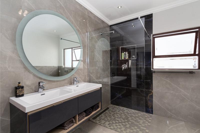 To Let 5 Bedroom Property for Rent in Broadacres Gauteng