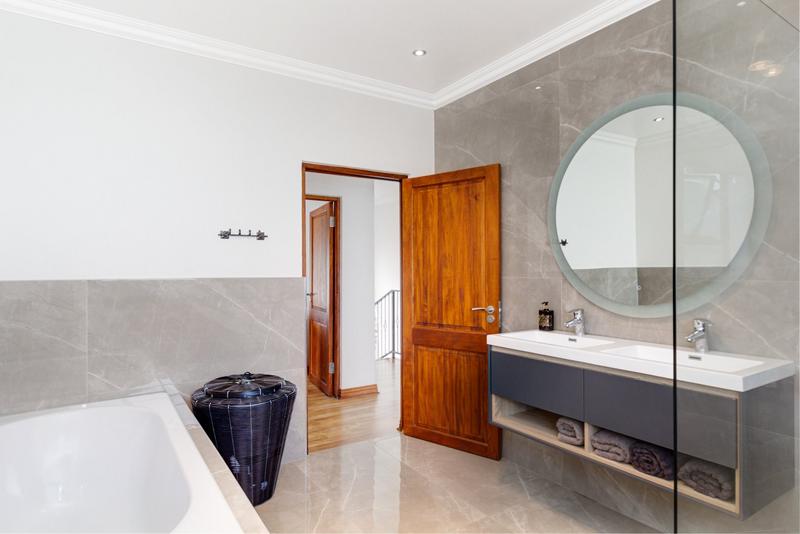 To Let 5 Bedroom Property for Rent in Broadacres Gauteng