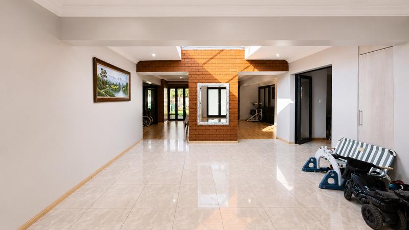 5 Bedroom Property for Sale in Midstream Ridge Gauteng