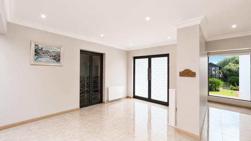 5 Bedroom Property for Sale in Midstream Ridge Gauteng