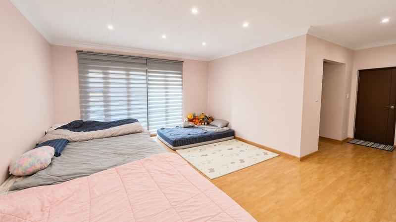 5 Bedroom Property for Sale in Midstream Ridge Gauteng