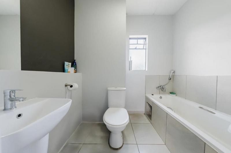 To Let 2 Bedroom Property for Rent in Fleurhof Gauteng