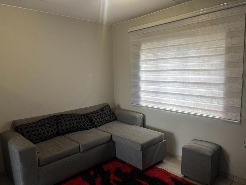 To Let 2 Bedroom Property for Rent in Fleurhof Gauteng