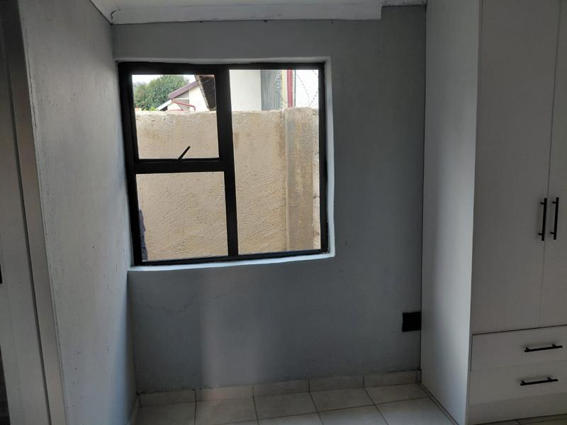 To Let 1 Bedroom Property for Rent in Cresta Gauteng