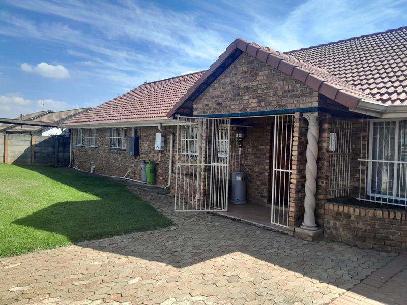 3 Bedroom Property for Sale in Klippoortjie Gauteng