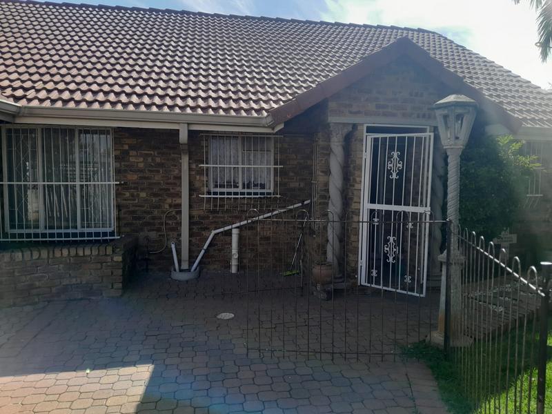 3 Bedroom Property for Sale in Klippoortjie Gauteng