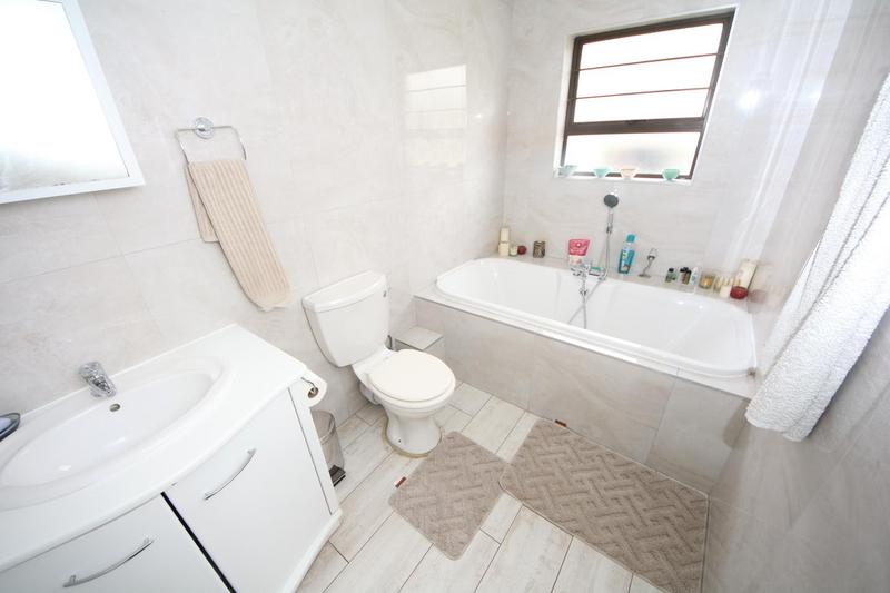 To Let 2 Bedroom Property for Rent in Paulshof Gauteng