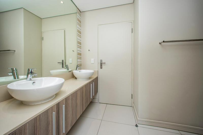 To Let 2 Bedroom Property for Rent in Rosebank Gauteng