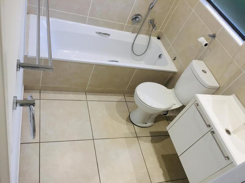 To Let 1 Bedroom Property for Rent in Fourways Gauteng