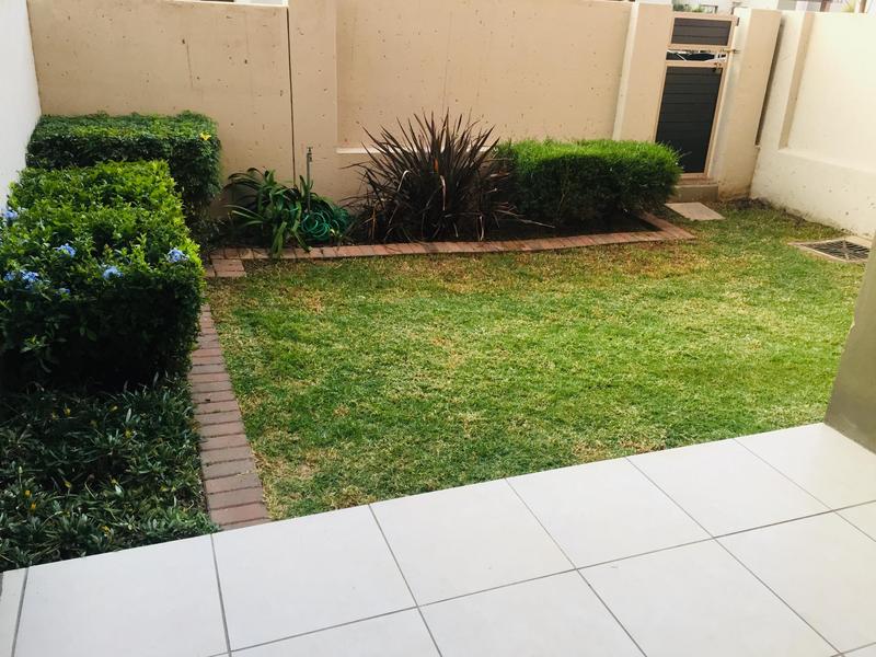 To Let 1 Bedroom Property for Rent in Fourways Gauteng