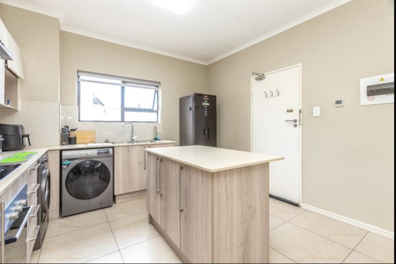 To Let 2 Bedroom Property for Rent in North Riding Gauteng