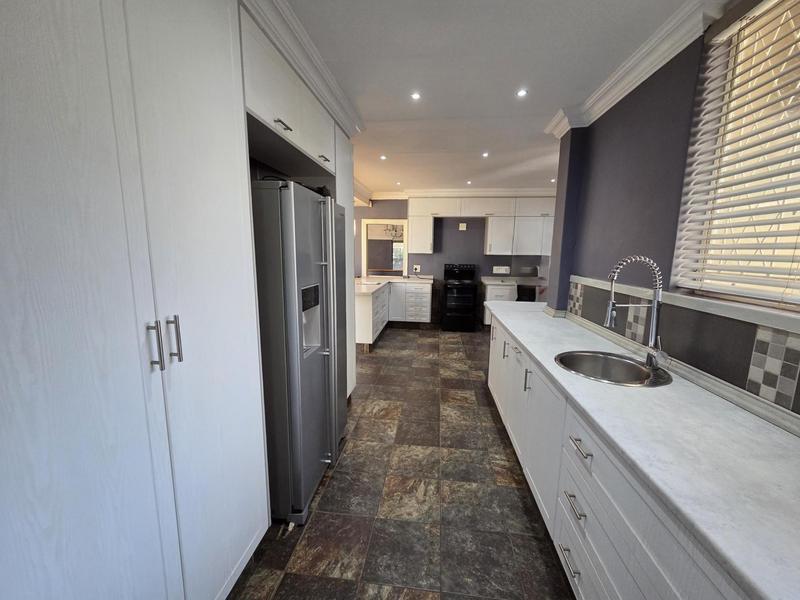 To Let 4 Bedroom Property for Rent in Lynnwood Gauteng