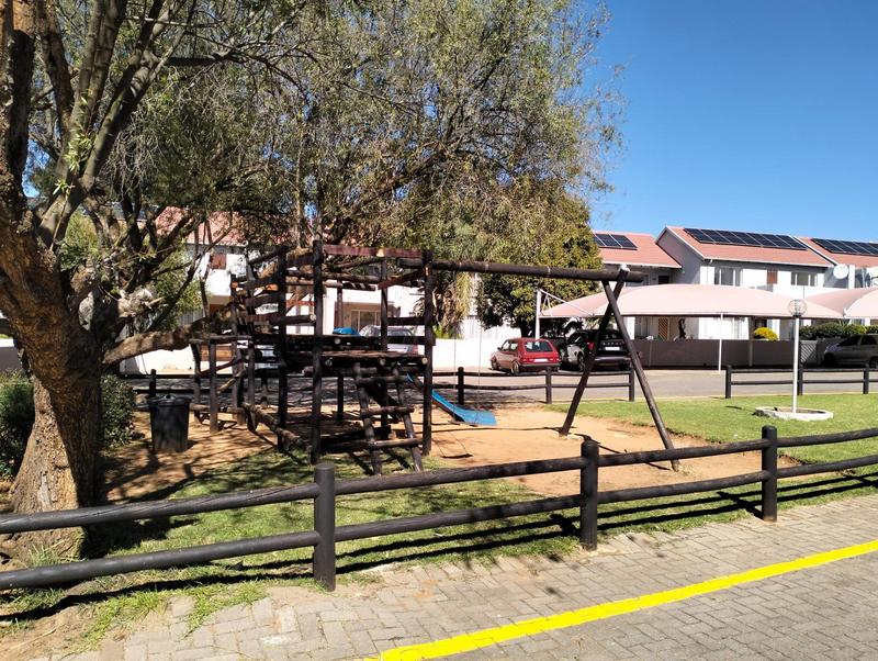 2 Bedroom Property for Sale in Glen Marais Gauteng