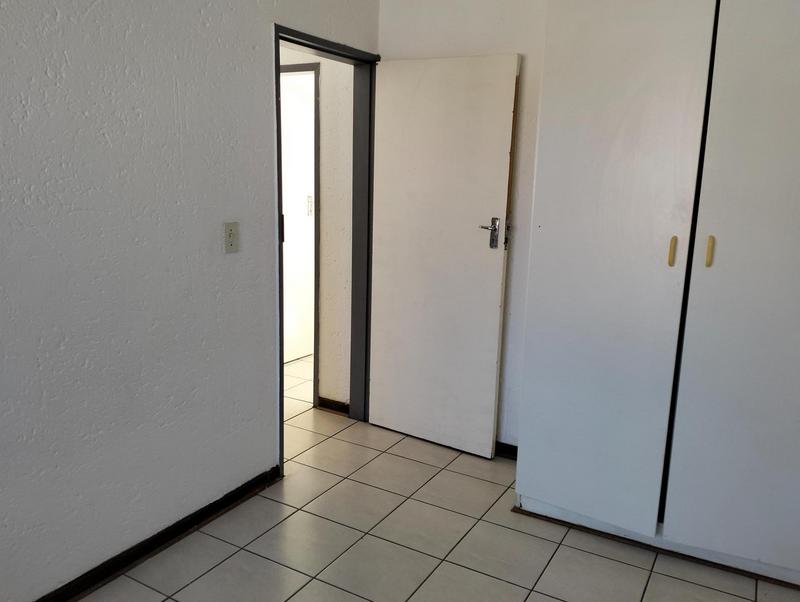 2 Bedroom Property for Sale in Glen Marais Gauteng