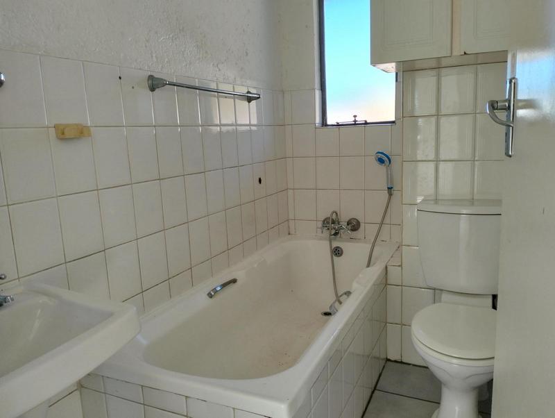 2 Bedroom Property for Sale in Glen Marais Gauteng