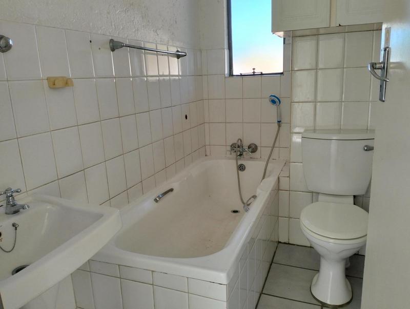 2 Bedroom Property for Sale in Glen Marais Gauteng