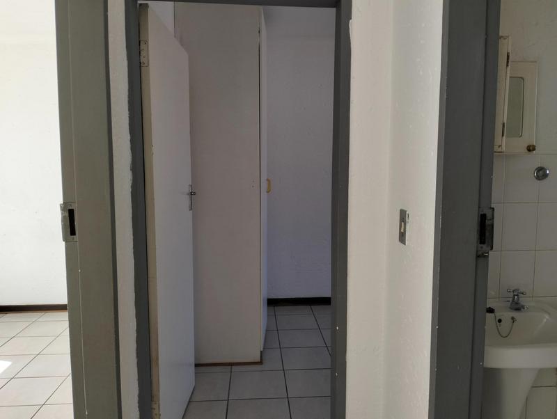 2 Bedroom Property for Sale in Glen Marais Gauteng
