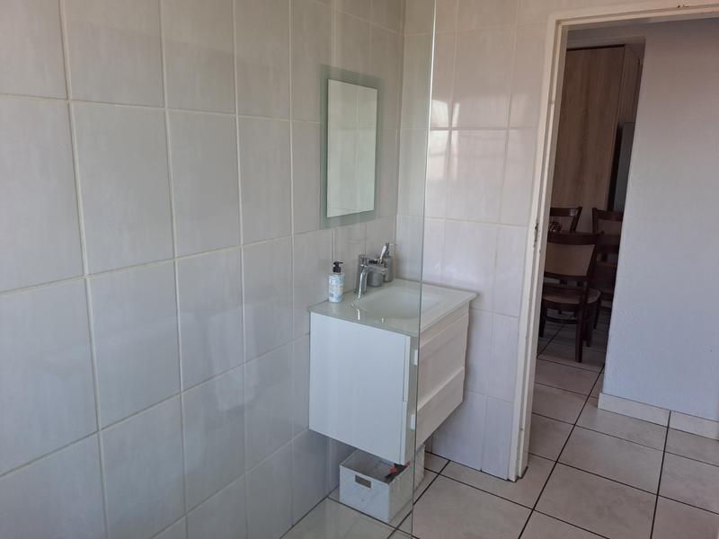 2 Bedroom Property for Sale in Wilro Park Gauteng