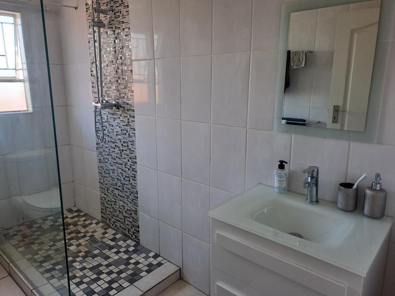 2 Bedroom Property for Sale in Wilro Park Gauteng