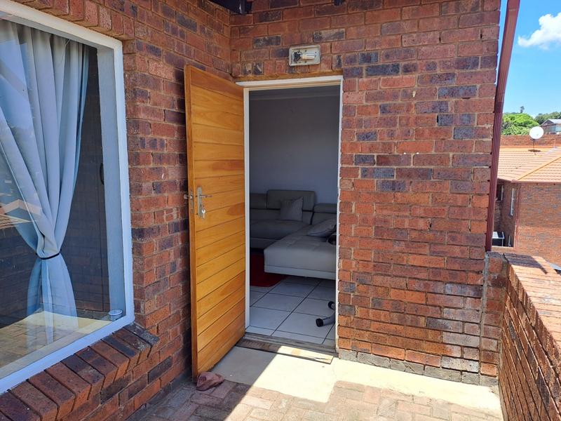 2 Bedroom Property for Sale in Wilro Park Gauteng