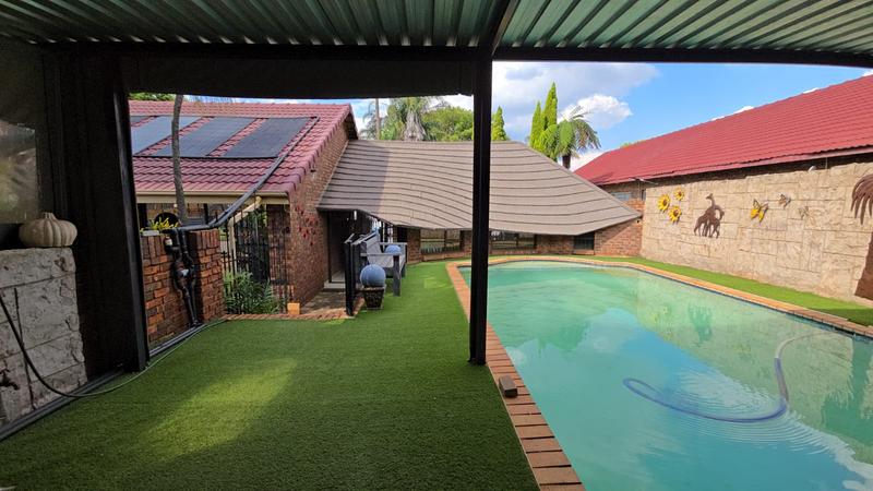 4 Bedroom Property for Sale in Dorandia Gauteng