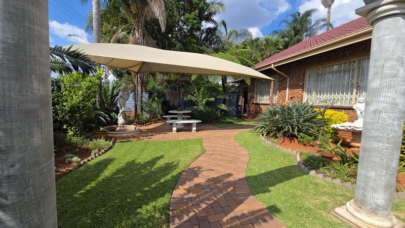 4 Bedroom Property for Sale in Dorandia Gauteng