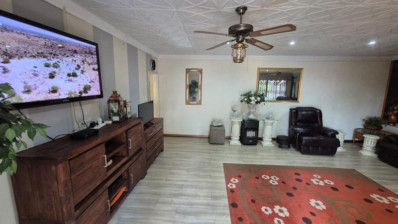 4 Bedroom Property for Sale in Dorandia Gauteng