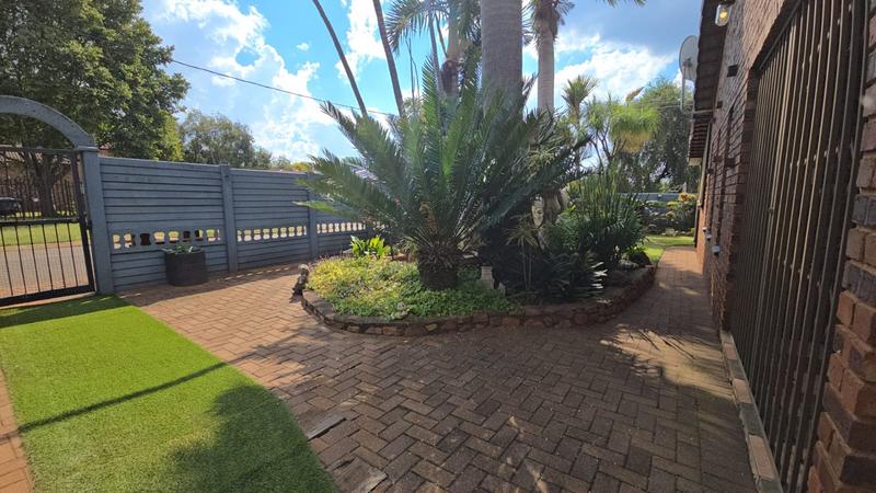 4 Bedroom Property for Sale in Dorandia Gauteng