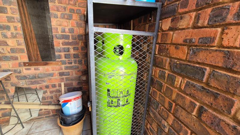4 Bedroom Property for Sale in Dorandia Gauteng