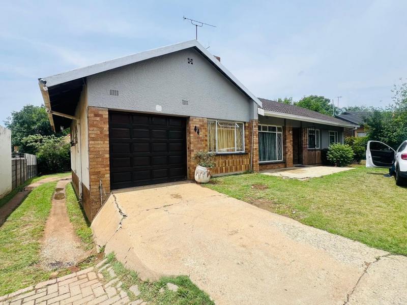 5 Bedroom Property for Sale in Birchleigh Gauteng