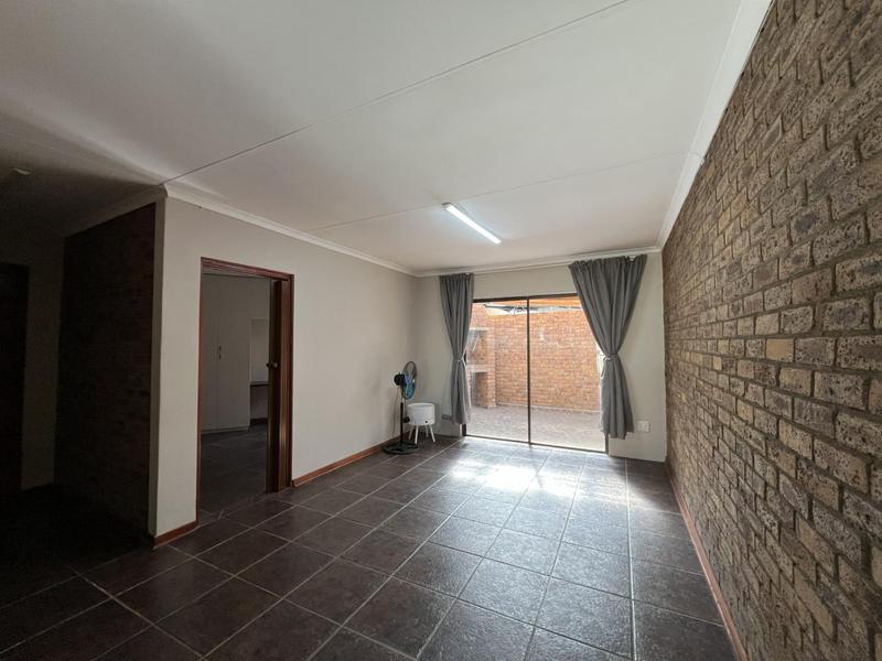 1 Bedroom Property for Sale in Bonaero Park Gauteng