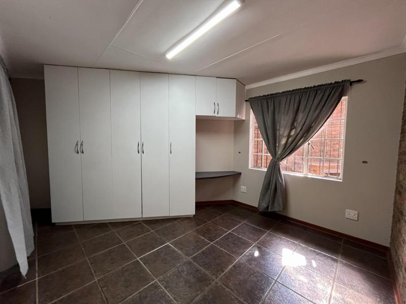 1 Bedroom Property for Sale in Bonaero Park Gauteng