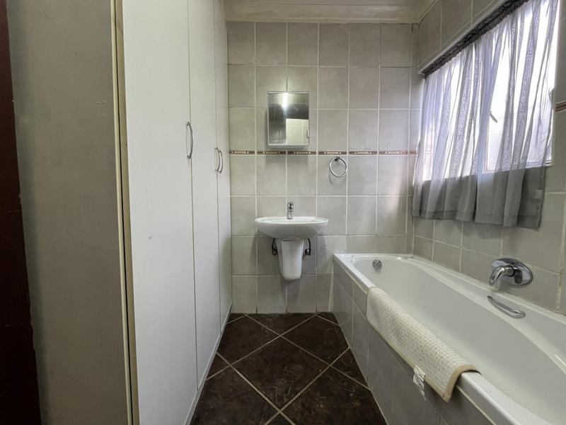 1 Bedroom Property for Sale in Bonaero Park Gauteng