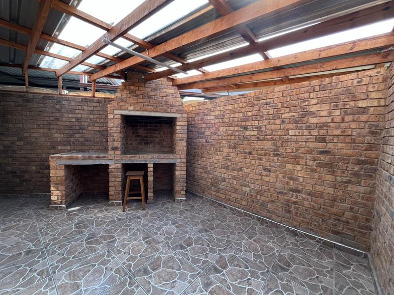 1 Bedroom Property for Sale in Bonaero Park Gauteng