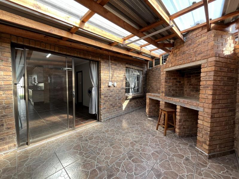 1 Bedroom Property for Sale in Bonaero Park Gauteng
