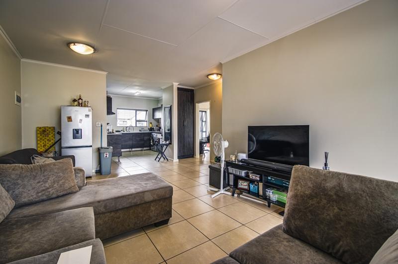 2 Bedroom Property for Sale in Greenstone Crest Gauteng