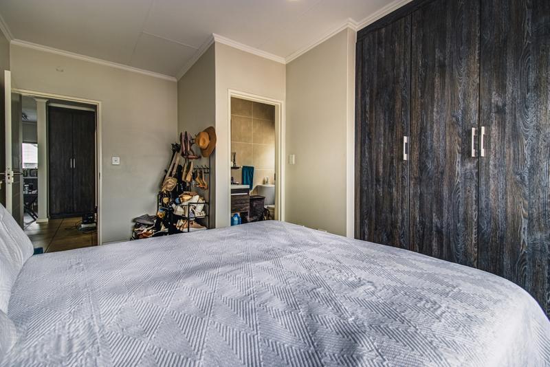 2 Bedroom Property for Sale in Greenstone Crest Gauteng