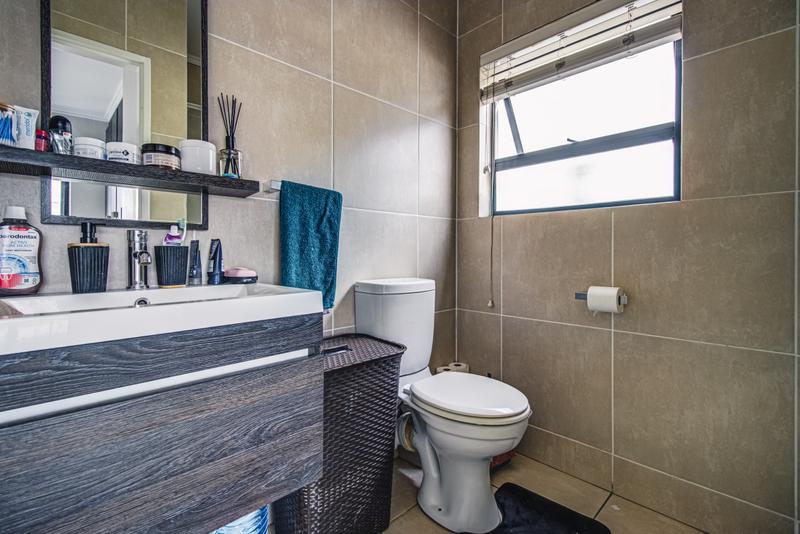 2 Bedroom Property for Sale in Greenstone Crest Gauteng
