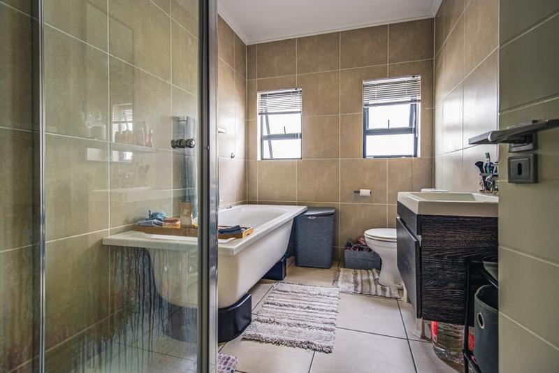 2 Bedroom Property for Sale in Greenstone Crest Gauteng