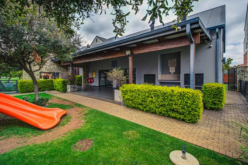 2 Bedroom Property for Sale in Greenstone Crest Gauteng