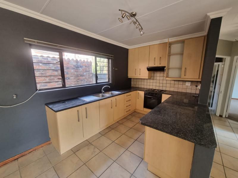 To Let 2 Bedroom Property for Rent in Kookrus Gauteng