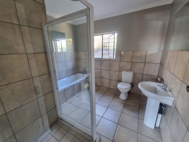 To Let 2 Bedroom Property for Rent in Kookrus Gauteng